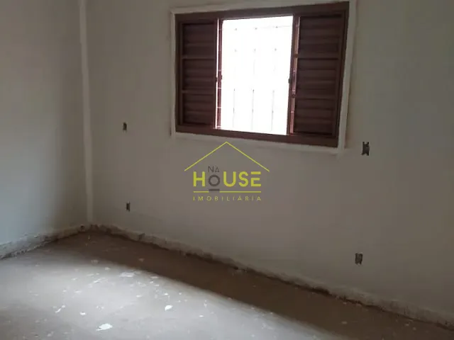 Casa com 300m² 3 quartos e 2 banheiros, à venda, no bairro Loteamento Residencial Maria Nazaret em Fernandópolis