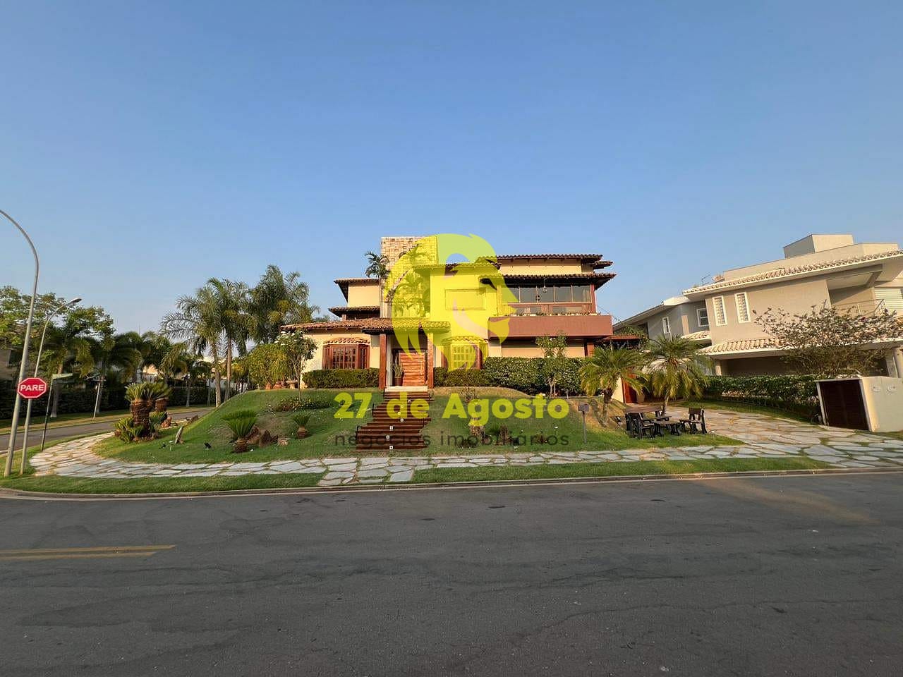Casa para alugar com 5 quartos, 600m² - Foto 2