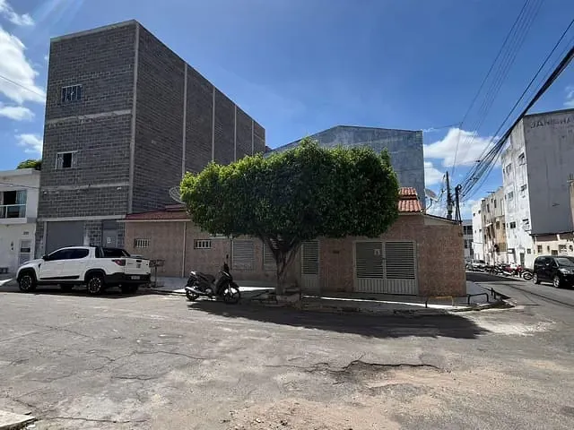 Casa 3 quartos e 1 banheiro, à venda, no bairro Alves de Souza em Paulo Afonso