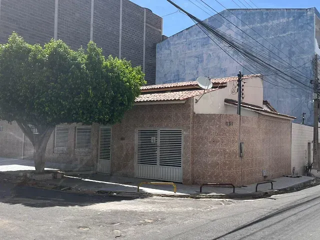 Casa 3 quartos e 1 banheiro, à venda, no bairro Alves de Souza em Paulo Afonso