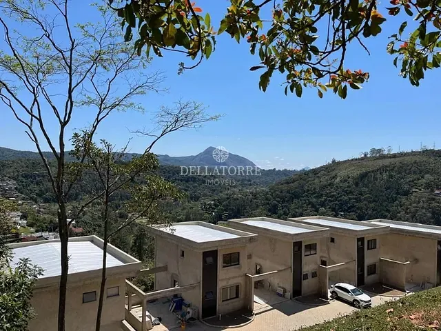Casa com 127m² 2 quartos e 3 banheiros, à venda, no bairro Golfe em Teresópolis