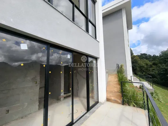 Casa com 127m² 2 quartos e 3 banheiros, à venda, no bairro Golfe em Teresópolis