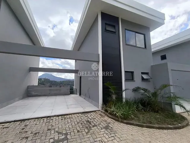 Casa com 127m² 2 quartos e 3 banheiros, à venda, no bairro Golfe em Teresópolis