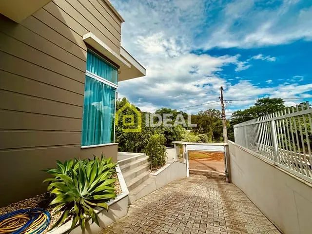Casa 3 quartos e 3 banheiros, à venda, no bairro Parque de Exposições em Concórdia