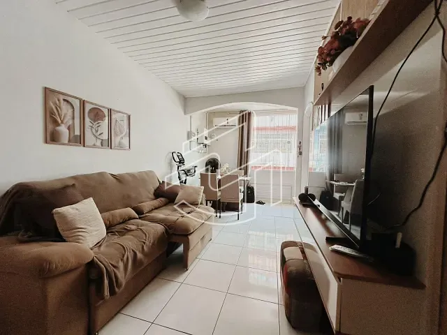 Casa com 300m² 9 quartos e 5 banheiros, à venda, no bairro Marambaia em Belém