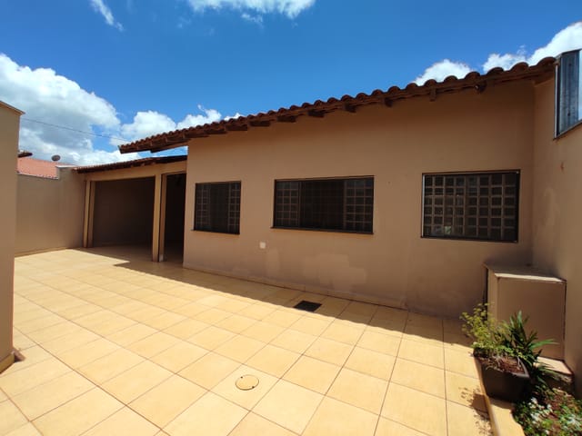 Foto do Casa - Casa à VENDA/PERMUTA,  Zona Leste - R$. 480.000,00- terreno 317 m2,  140 m2 constr., 02 quartos, edícula c/churrasqueira, próxima Tonhão Maxi,  Londrina, PR | Grupo Mitral Imóveis