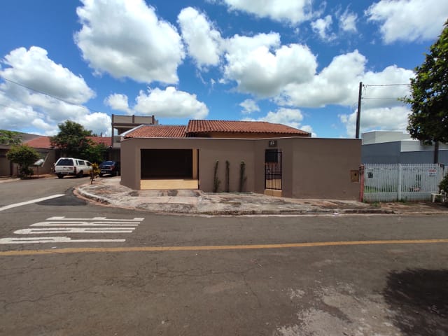 Foto do Casa - Casa à VENDA/PERMUTA,  Zona Leste - R$. 480.000,00- terreno 317 m2,  140 m2 constr., 02 quartos, edícula c/churrasqueira, próxima Tonhão Maxi,  Londrina, PR | Grupo Mitral Imóveis