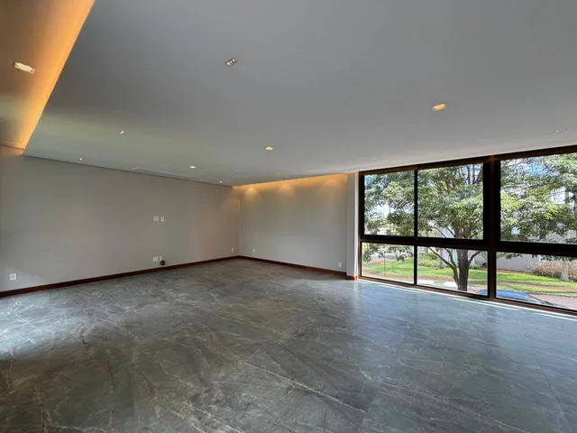 Casa com 506m² 5 quartos e 6 banheiros, à venda, no bairro Esperança em Londrina