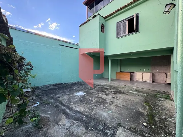 Casa com 360m² 4 quartos e 3 banheiros, para alugar, no bairro Caiçaras em Belo Horizonte