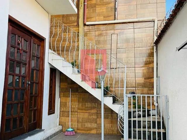 Casa com 360m² 4 quartos e 3 banheiros, para alugar, no bairro Caiçaras em Belo Horizonte