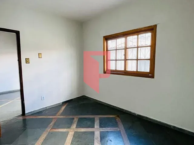 Casa com 360m² 4 quartos e 3 banheiros, para alugar, no bairro Caiçaras em Belo Horizonte