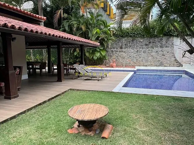 Casa com 1280m² 4 quartos e 5 banheiros, à venda, no bairro Horto Florestal em Salvador