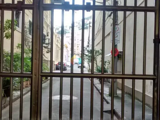 Casa com 150m² 3 quartos e 3 banheiros, à venda, no bairro Catete em Rio de Janeiro
