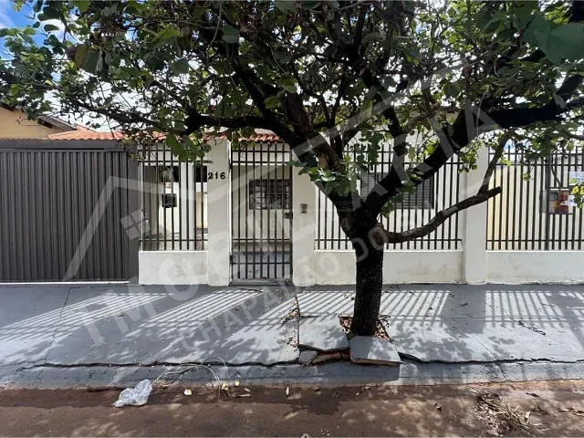 Casa 3 quartos e 1 banheiro, para alugar, no bairro FLAMBOYANT em Chapadão do Sul