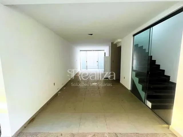 Casa 2 quartos e 3 banheiros, à venda, no bairro Nossa Senhora da Vitória em Ilhéus