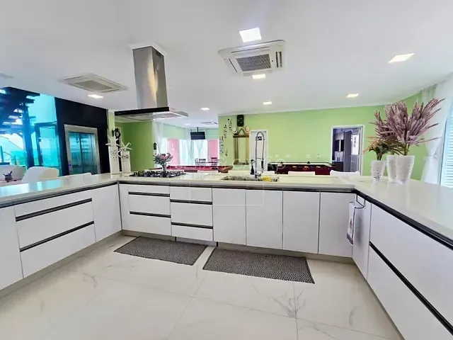 Casa com 594m² 4 quartos e 6 banheiros, à venda, no bairro Itapoa em Pontal Do Paraná