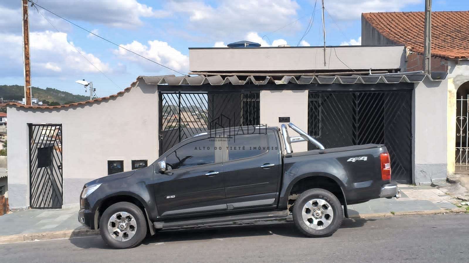 Casa à venda com 5 quartos, 200m² - Foto 1