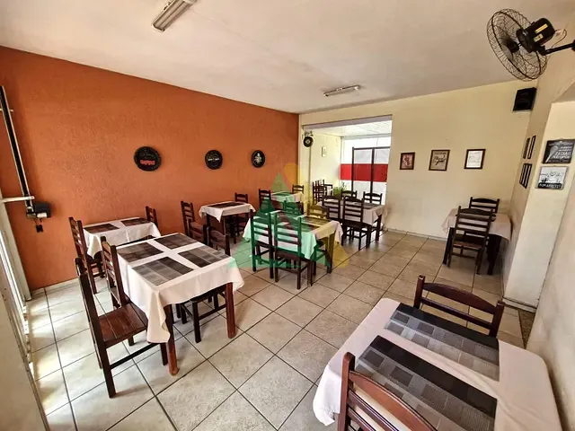 Casa com 300m² 2 quartos e 4 banheiros, à venda, no bairro Jardim Centenário em Mogi Guaçu