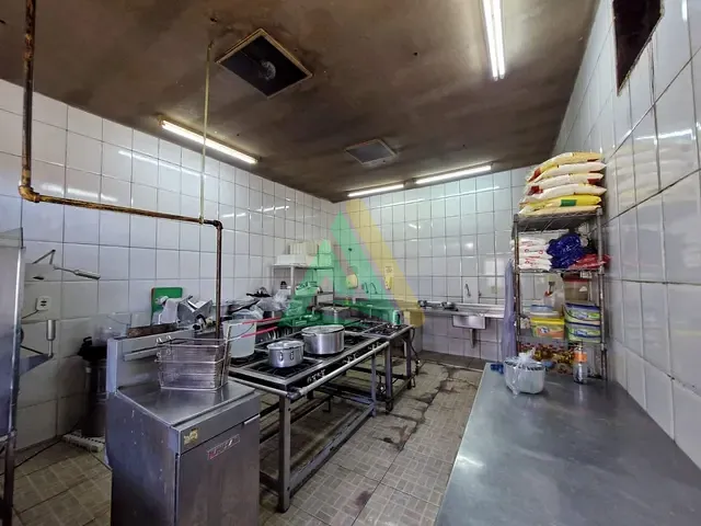 Casa com 300m² 2 quartos e 4 banheiros, à venda, no bairro Jardim Centenário em Mogi Guaçu