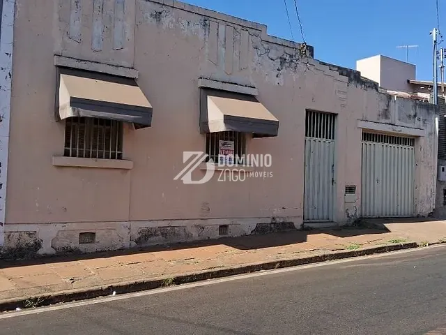 Casa com 429m² 2 quartos e 1 banheiro, à venda, no bairro Mercês em Uberaba