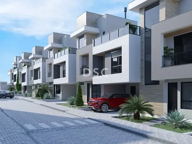 Casa 3 quartos e 4 banheiros, à venda, no bairro Santa Felicidade em Curitiba