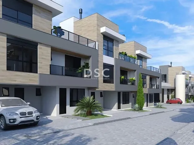 Casa 3 quartos e 4 banheiros, à venda, no bairro Santa Felicidade em Curitiba