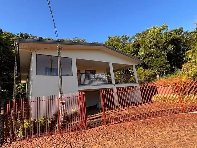Casa com 2500m² 3 quartos e 3 banheiros, à venda, no bairro Area Rural em Três Barras do Paraná