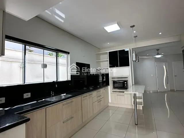 Casa com 360m² 3 quartos e 5 banheiros, à venda, no bairro Condomínio Jardim Imperador em Americana