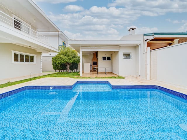 Casa com 390m² 4 quartos e 5 banheiros, à venda, no bairro Urbanova em São José dos Campos