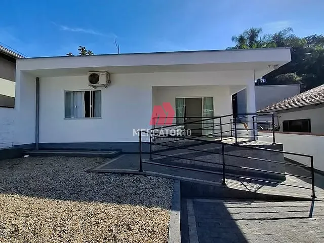 Casa com 300m² 2 quartos e 1 banheiro, à venda, no bairro Fidélis em Blumenau