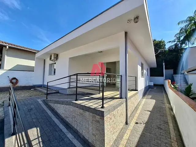 Casa com 300m² 2 quartos e 1 banheiro, à venda, no bairro Fidélis em Blumenau