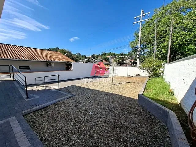 Casa com 300m² 2 quartos e 1 banheiro, à venda, no bairro Fidélis em Blumenau
