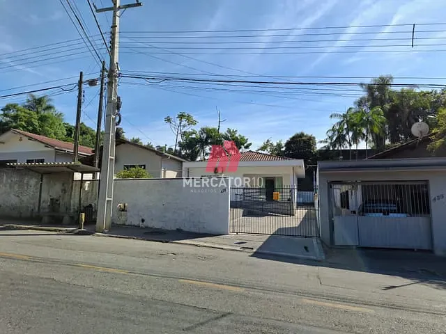 Casa com 300m² 2 quartos e 1 banheiro, à venda, no bairro Fidélis em Blumenau