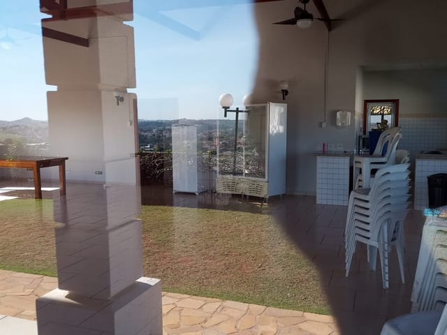 Casa com 300m² 3 quartos e 2 banheiros, à venda ou para alugar, no bairro Colina dos Pinheiros em Valinhos