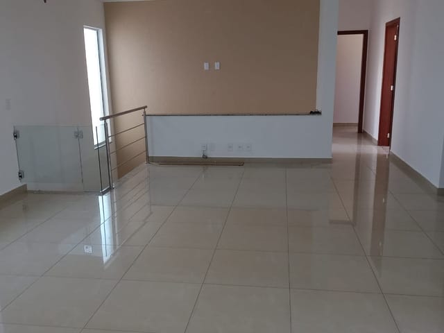 Casa com 300m² 3 quartos e 2 banheiros, à venda ou para alugar, no bairro Colina dos Pinheiros em Valinhos