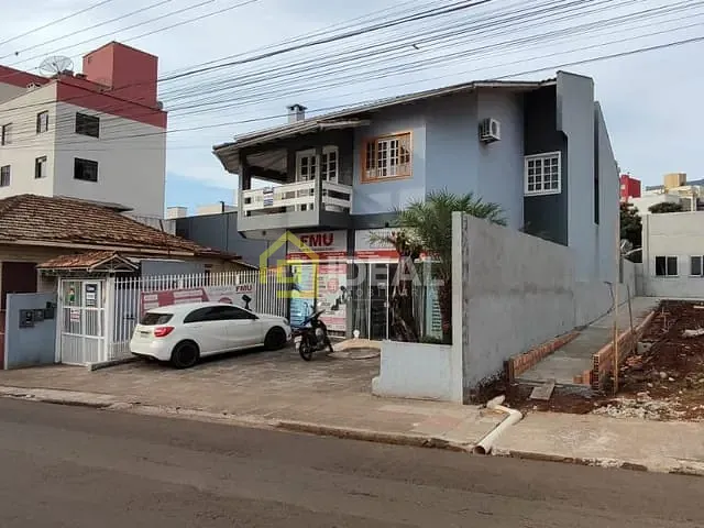 Casa 3 quartos e 3 banheiros, à venda, no bairro Centro em Concórdia