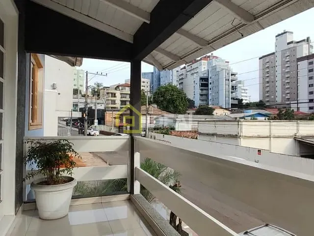 Casa 3 quartos e 3 banheiros, à venda, no bairro Centro em Concórdia