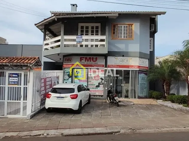 Casa 3 quartos e 3 banheiros, à venda, no bairro Centro em Concórdia