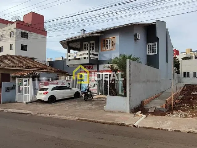Casa 3 quartos e 3 banheiros, à venda, no bairro Centro em Concórdia