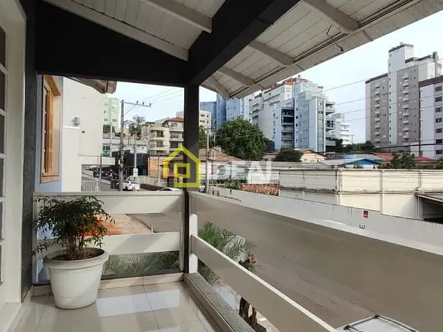 Casa 3 quartos e 3 banheiros, à venda, no bairro Centro em Concórdia