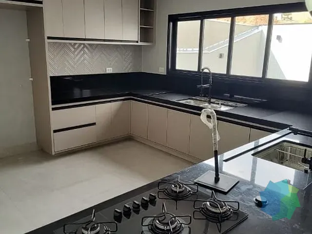 Casa com 300m² 3 quartos e 4 banheiros, à venda, no bairro Condomínio Lagos D'Icaraí em Salto
