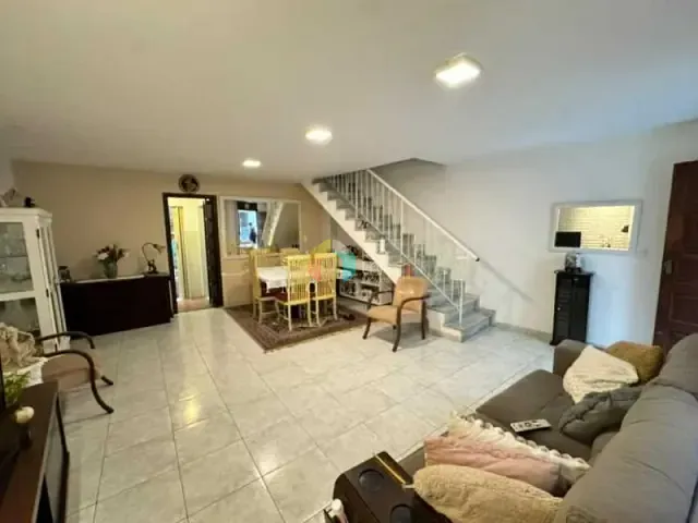 Casa com 155m² 3 quartos e 3 banheiros, à venda, no bairro Catete em Rio de Janeiro