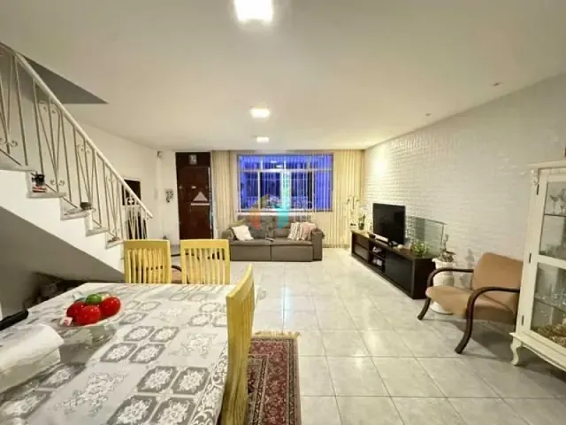Casa com 155m² 3 quartos e 3 banheiros, à venda, no bairro Catete em Rio de Janeiro
