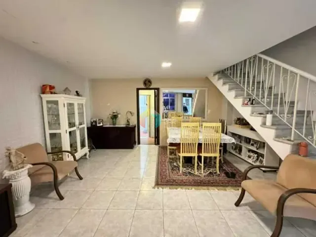 Casa com 155m² 3 quartos e 3 banheiros, à venda, no bairro Catete em Rio de Janeiro