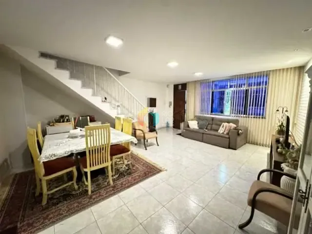 Casa com 155m² 3 quartos e 3 banheiros, à venda, no bairro Catete em Rio de Janeiro