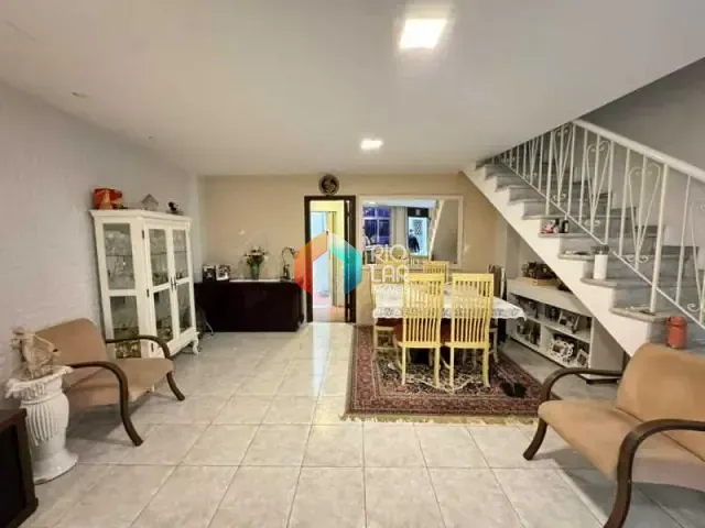 Casa com 155m² 3 quartos e 3 banheiros, à venda, no bairro Catete em Rio de Janeiro