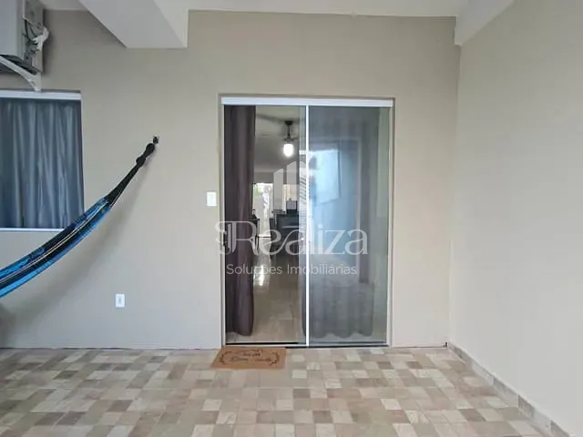 Casa 2 quartos e 2 banheiros, para alugar, no bairro Olivença em Ilhéus