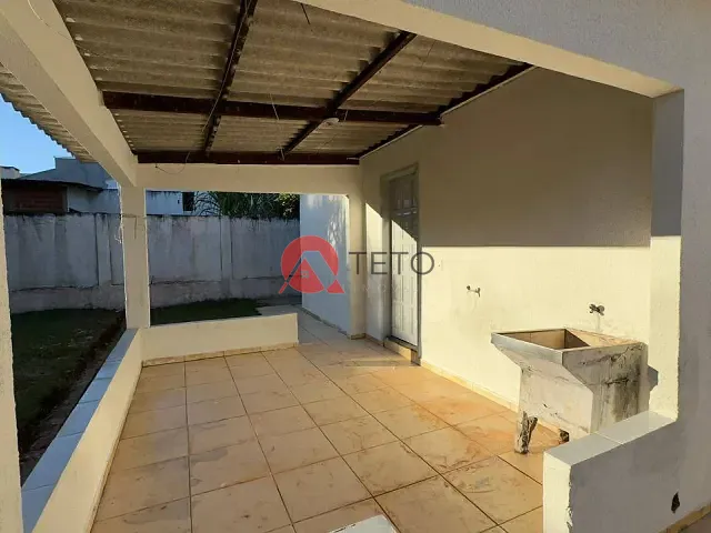 Casa 2 quartos e 1 banheiro, para alugar, no bairro Jardim Campos Elísios em Maringá