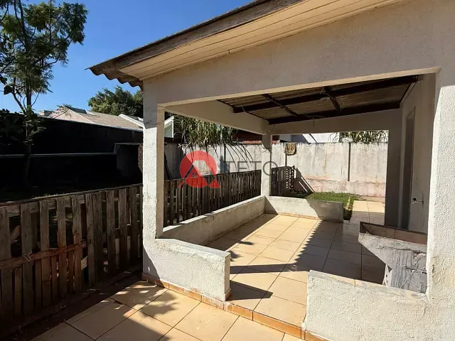 Casa 2 quartos e 1 banheiro, para alugar, no bairro Jardim Campos Elísios em Maringá