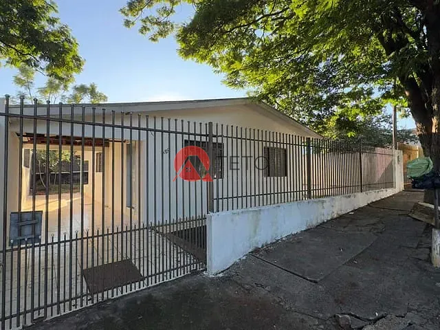 Casa 2 quartos e 1 banheiro, para alugar, no bairro Jardim Campos Elísios em Maringá